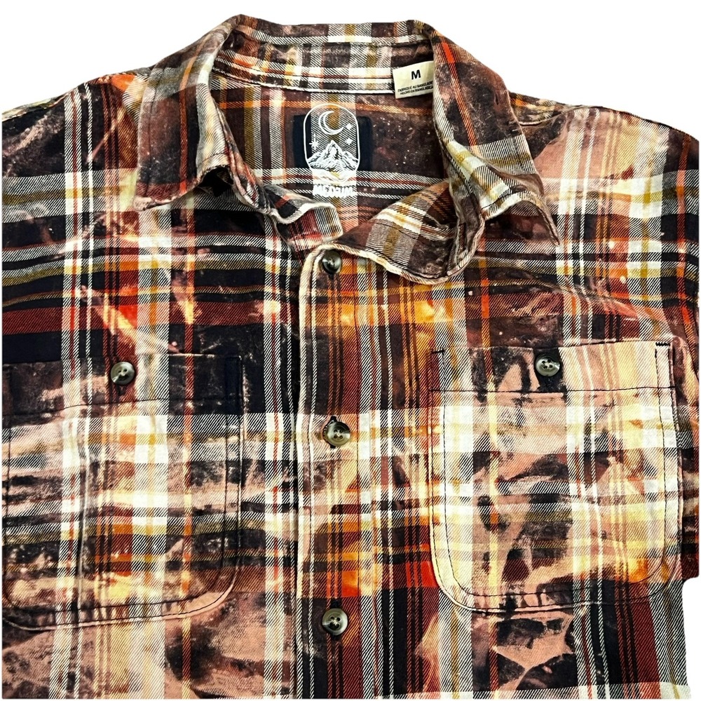 Men's Plaid Flannel With Full Moon & Forest Design, Men's‎ Size Medium - Picture 3 of 9